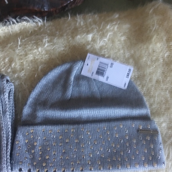 Michael Kors scarf set - Picture 3 of 4